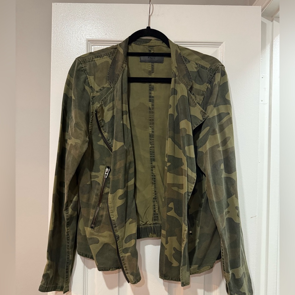 Beautiful camouflage BLaNKNYC jacket